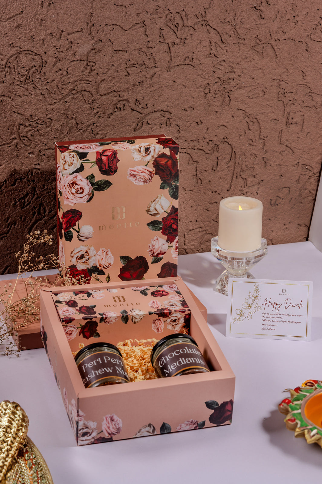 WHITE ROSE HAMPER